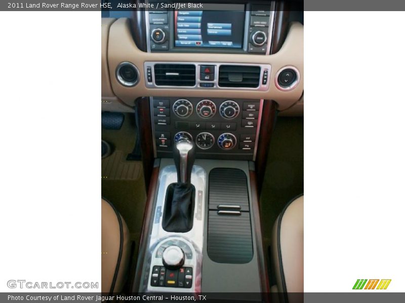 Alaska White / Sand/Jet Black 2011 Land Rover Range Rover HSE
