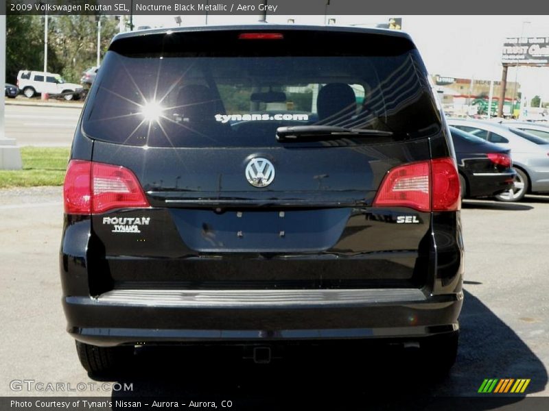 Nocturne Black Metallic / Aero Grey 2009 Volkswagen Routan SEL