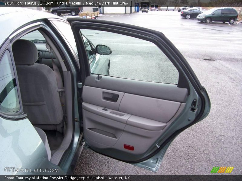 Light Tundra Metallic / Medium/Dark Flint Grey 2006 Ford Taurus SE