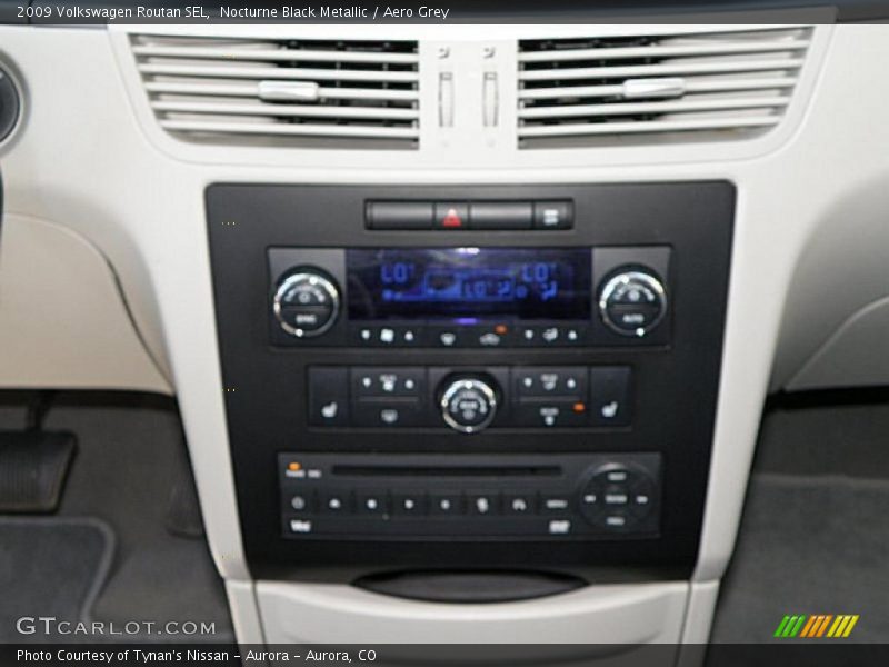 Nocturne Black Metallic / Aero Grey 2009 Volkswagen Routan SEL