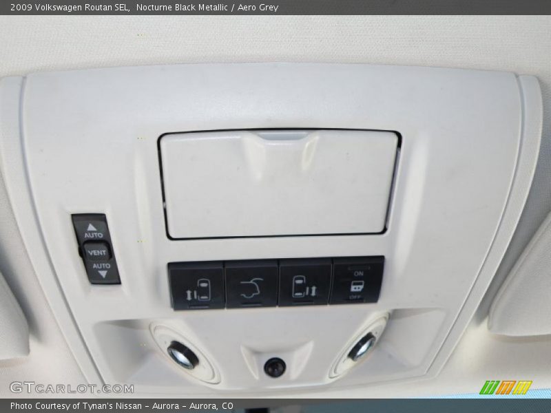 Nocturne Black Metallic / Aero Grey 2009 Volkswagen Routan SEL