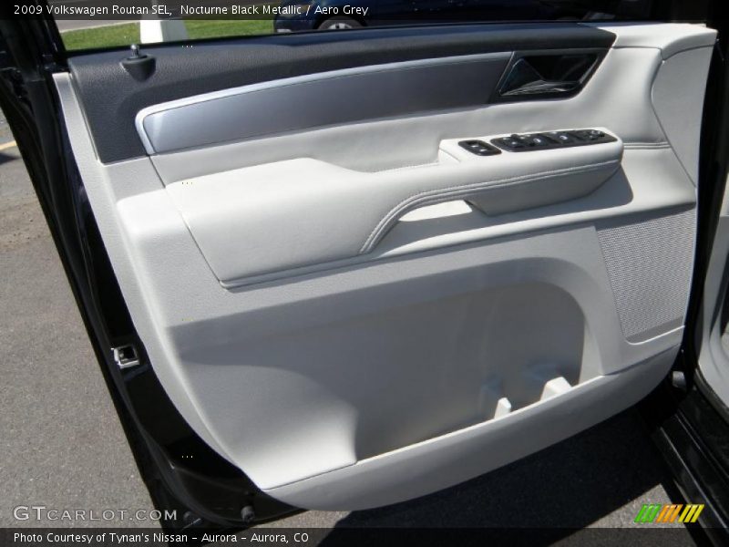 Nocturne Black Metallic / Aero Grey 2009 Volkswagen Routan SEL