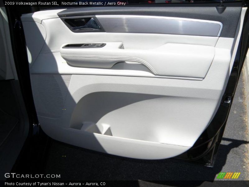 Nocturne Black Metallic / Aero Grey 2009 Volkswagen Routan SEL