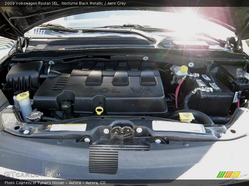 Nocturne Black Metallic / Aero Grey 2009 Volkswagen Routan SEL