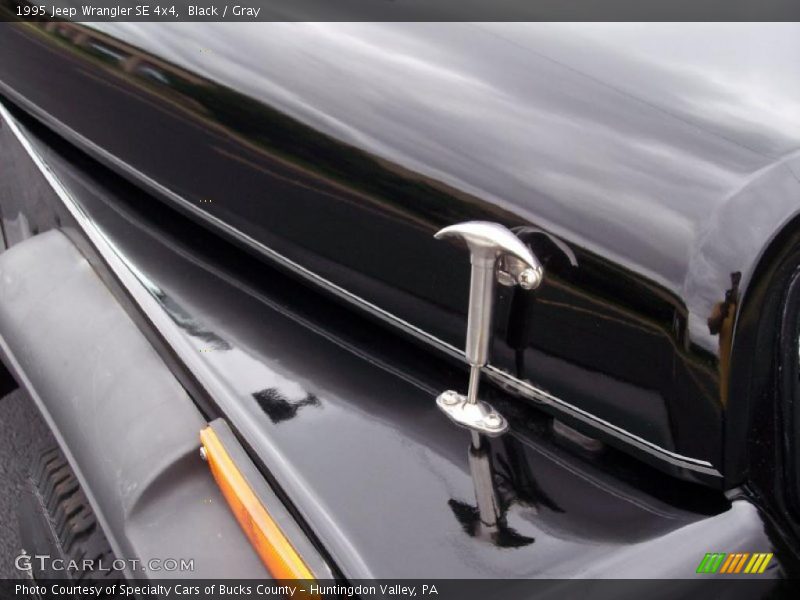 Black / Gray 1995 Jeep Wrangler SE 4x4