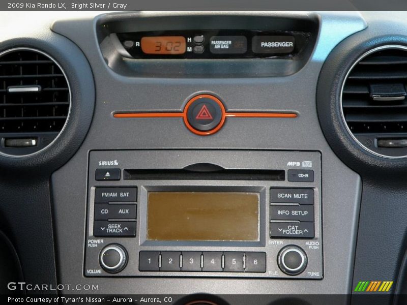 Bright Silver / Gray 2009 Kia Rondo LX