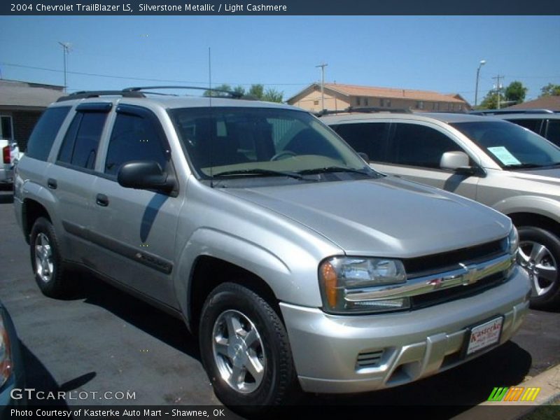 Silverstone Metallic / Light Cashmere 2004 Chevrolet TrailBlazer LS