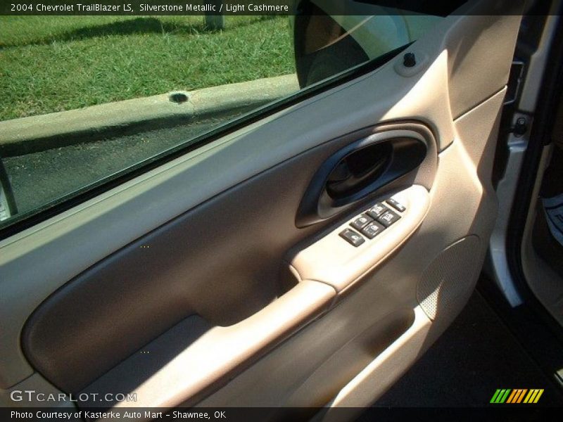 Silverstone Metallic / Light Cashmere 2004 Chevrolet TrailBlazer LS