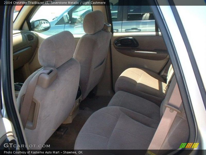 Silverstone Metallic / Light Cashmere 2004 Chevrolet TrailBlazer LS