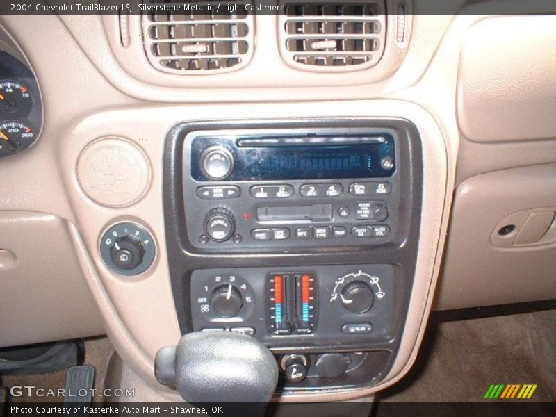 Silverstone Metallic / Light Cashmere 2004 Chevrolet TrailBlazer LS