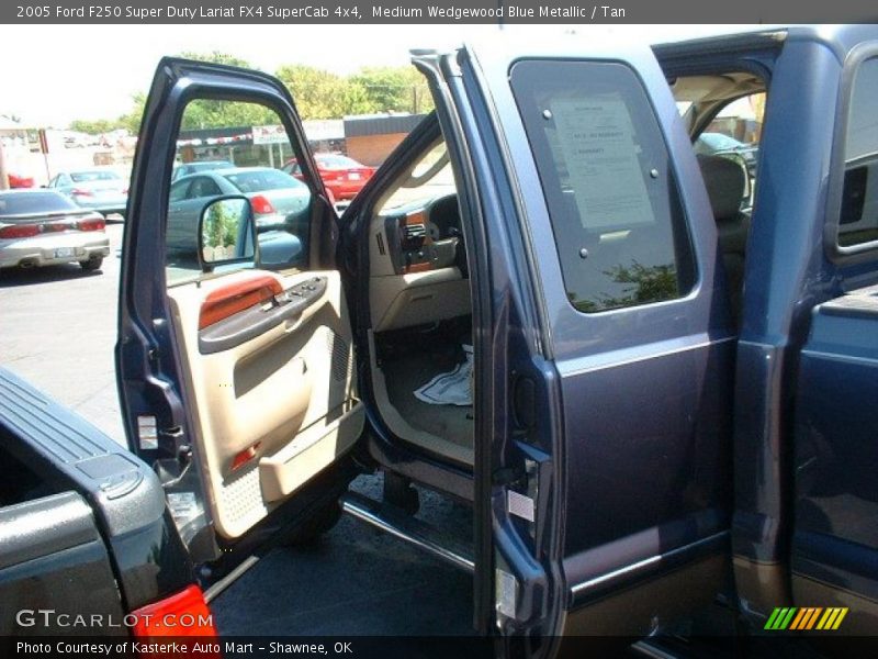 Medium Wedgewood Blue Metallic / Tan 2005 Ford F250 Super Duty Lariat FX4 SuperCab 4x4