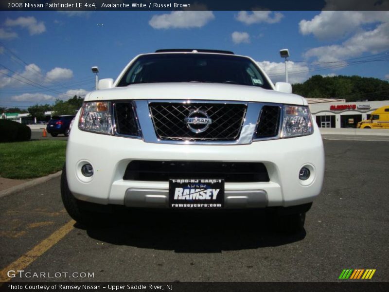 Avalanche White / Russet Brown 2008 Nissan Pathfinder LE 4x4