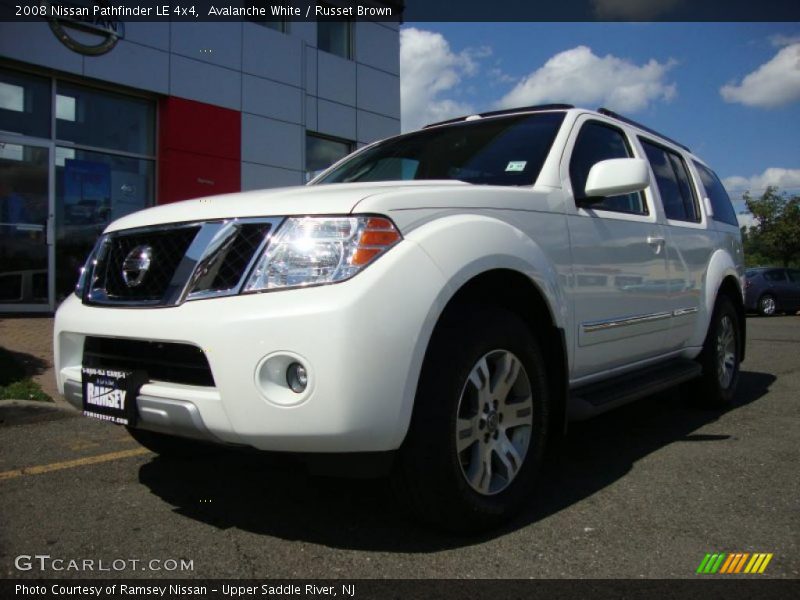 Avalanche White / Russet Brown 2008 Nissan Pathfinder LE 4x4