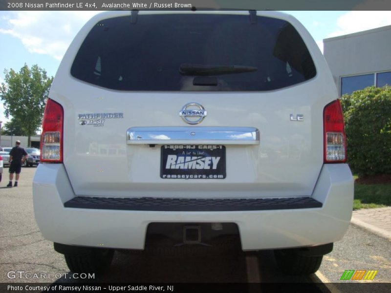 Avalanche White / Russet Brown 2008 Nissan Pathfinder LE 4x4