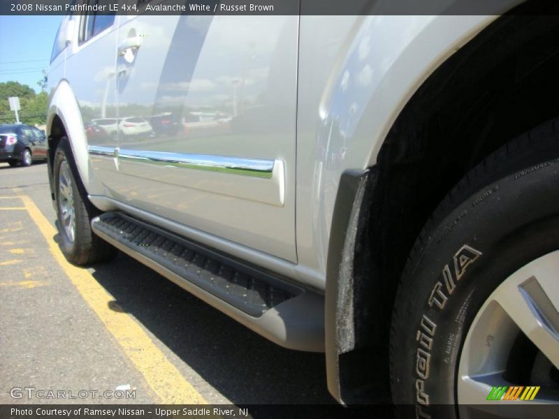 Avalanche White / Russet Brown 2008 Nissan Pathfinder LE 4x4