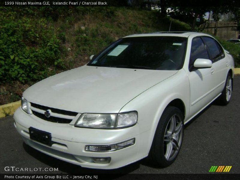 Icelandic Pearl / Charcoal Black 1999 Nissan Maxima GLE