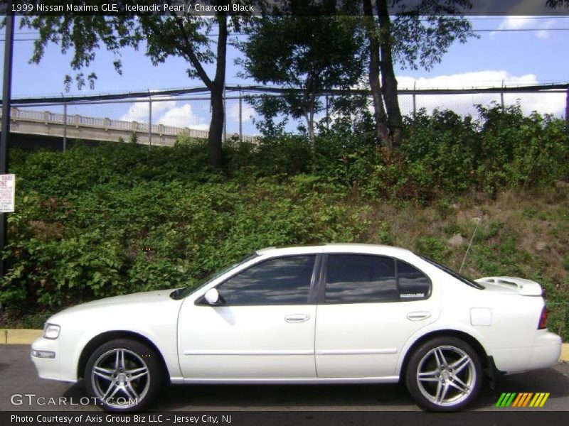 Icelandic Pearl / Charcoal Black 1999 Nissan Maxima GLE
