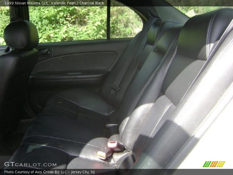 Icelandic Pearl / Charcoal Black 1999 Nissan Maxima GLE