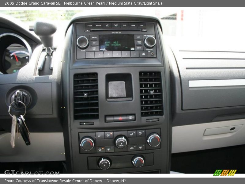 Melbourne Green Pearl / Medium Slate Gray/Light Shale 2009 Dodge Grand Caravan SE