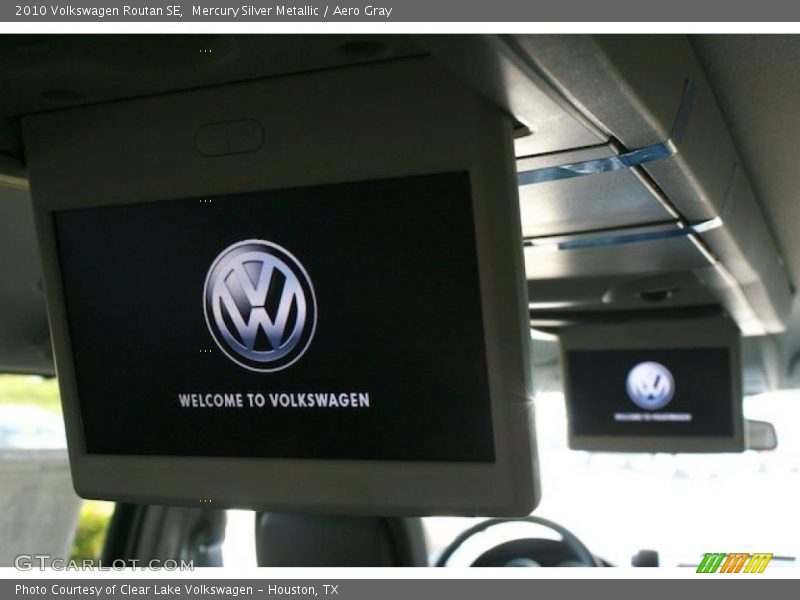 Mercury Silver Metallic / Aero Gray 2010 Volkswagen Routan SE