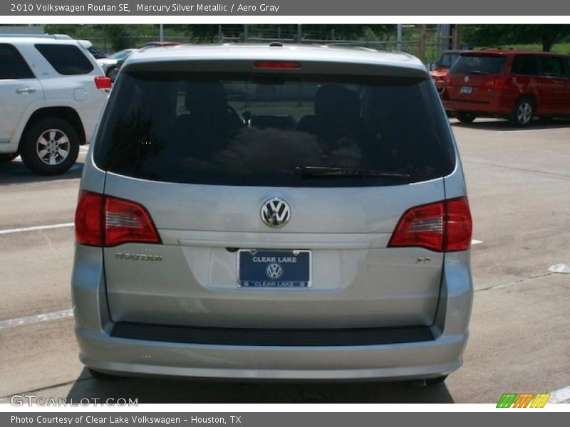Mercury Silver Metallic / Aero Gray 2010 Volkswagen Routan SE