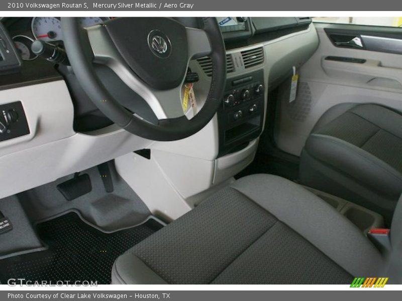 Mercury Silver Metallic / Aero Gray 2010 Volkswagen Routan S