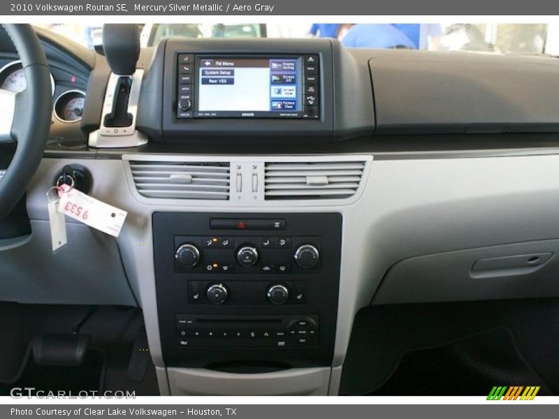 Mercury Silver Metallic / Aero Gray 2010 Volkswagen Routan SE
