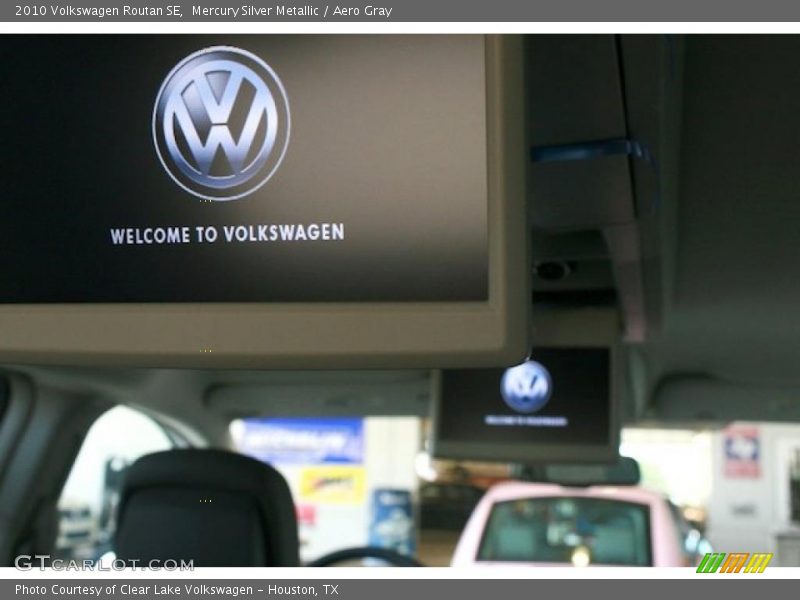 Mercury Silver Metallic / Aero Gray 2010 Volkswagen Routan SE