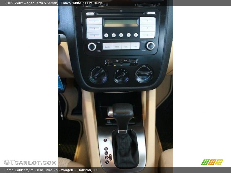 Candy White / Pure Beige 2009 Volkswagen Jetta S Sedan