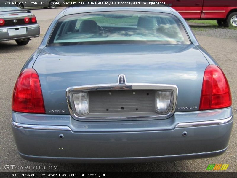 Medium Steel Blue Metallic / Dark Stone/Medium Light Stone 2004 Lincoln Town Car Ultimate