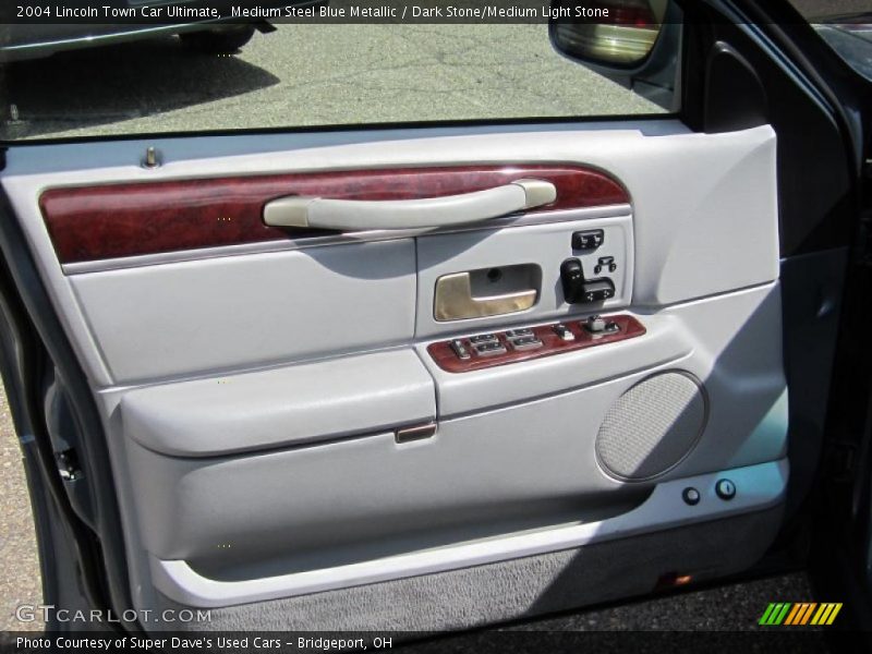 Medium Steel Blue Metallic / Dark Stone/Medium Light Stone 2004 Lincoln Town Car Ultimate