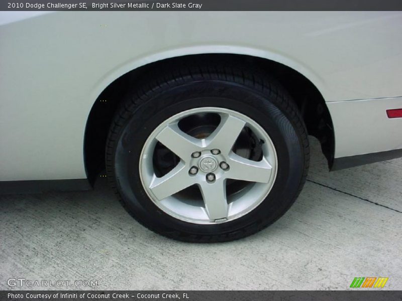 Bright Silver Metallic / Dark Slate Gray 2010 Dodge Challenger SE