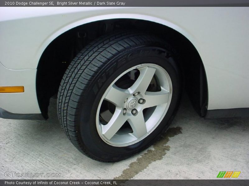 Bright Silver Metallic / Dark Slate Gray 2010 Dodge Challenger SE