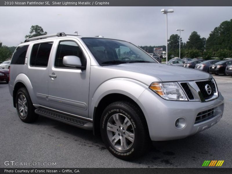 Silver Lightning Metallic / Graphite 2010 Nissan Pathfinder SE
