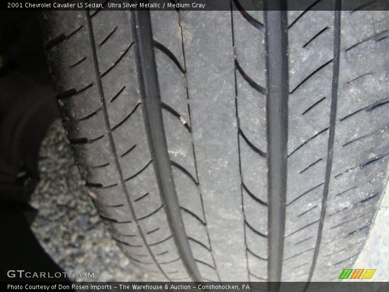 Ultra Silver Metallic / Medium Gray 2001 Chevrolet Cavalier LS Sedan