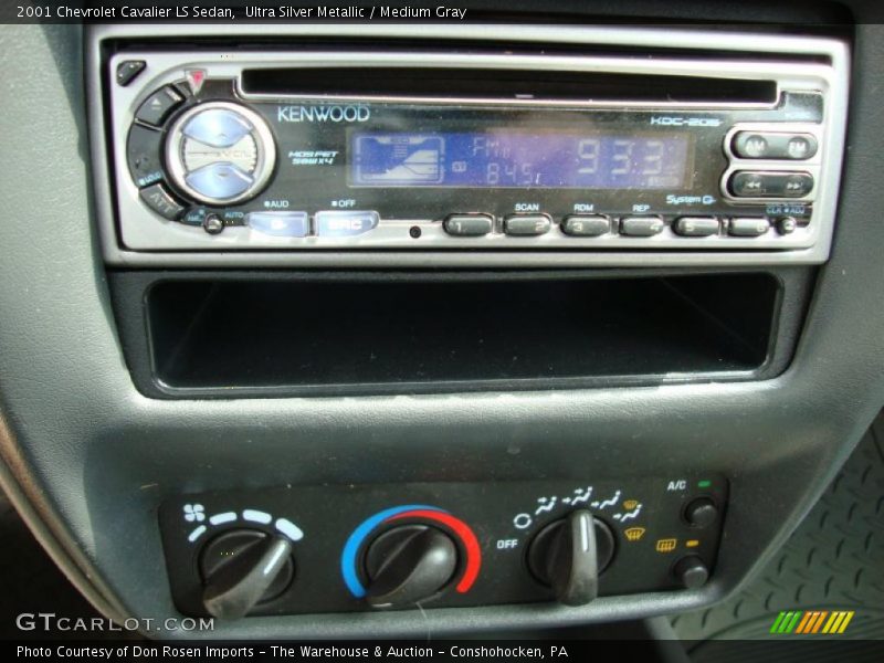 Ultra Silver Metallic / Medium Gray 2001 Chevrolet Cavalier LS Sedan