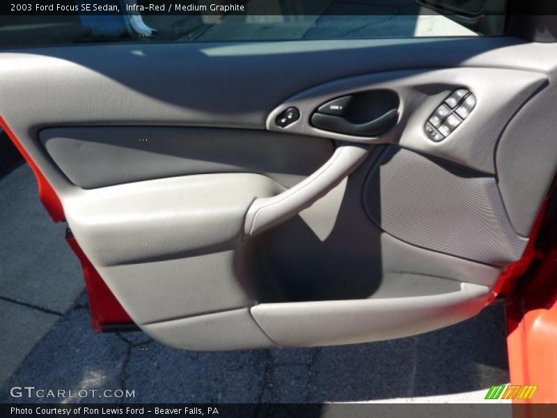 Infra-Red / Medium Graphite 2003 Ford Focus SE Sedan