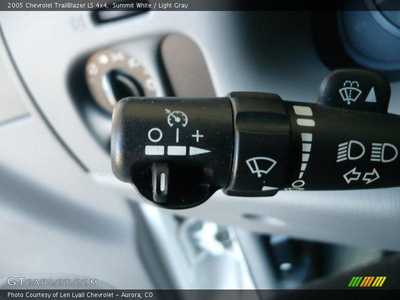 Summit White / Light Gray 2005 Chevrolet TrailBlazer LS 4x4