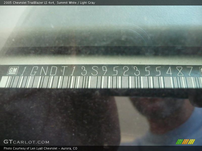 Summit White / Light Gray 2005 Chevrolet TrailBlazer LS 4x4