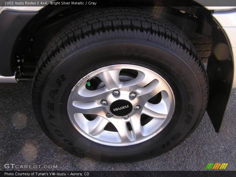 Bright Silver Metallic / Gray 2002 Isuzu Rodeo S 4x4