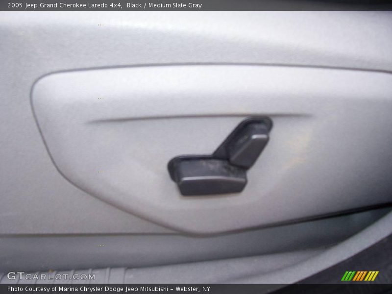Black / Medium Slate Gray 2005 Jeep Grand Cherokee Laredo 4x4