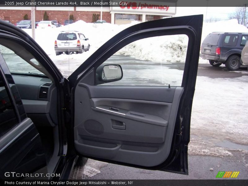 Black / Medium Slate Gray 2005 Jeep Grand Cherokee Laredo 4x4