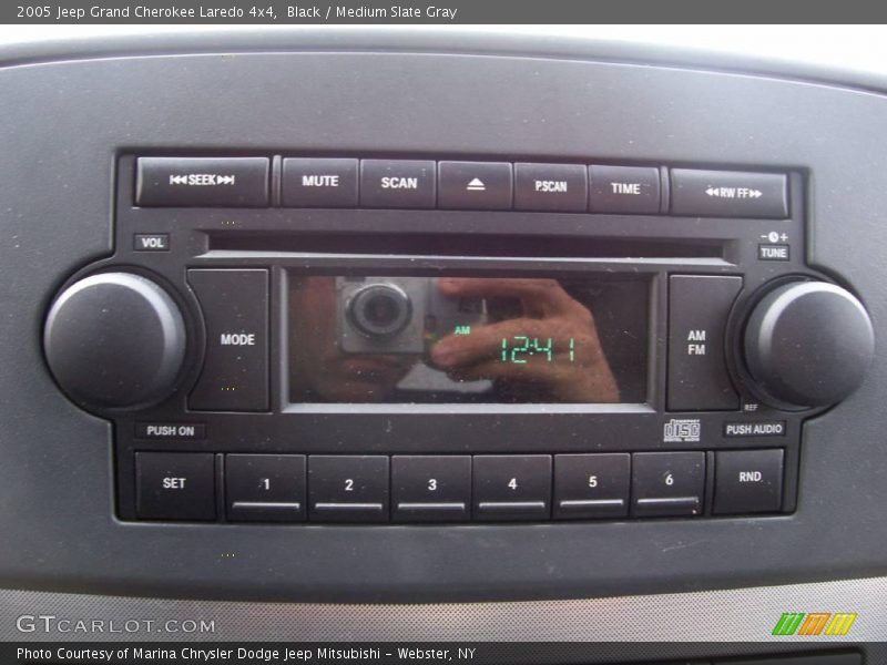 Black / Medium Slate Gray 2005 Jeep Grand Cherokee Laredo 4x4