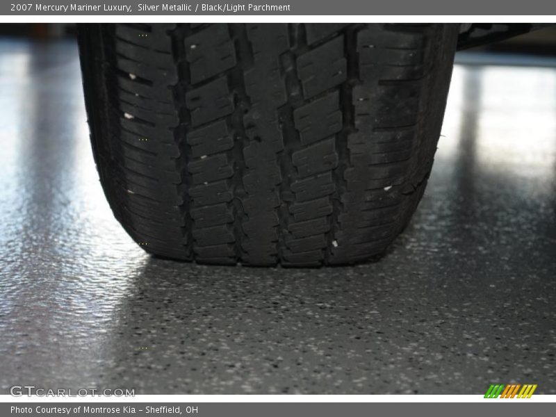 Silver Metallic / Black/Light Parchment 2007 Mercury Mariner Luxury