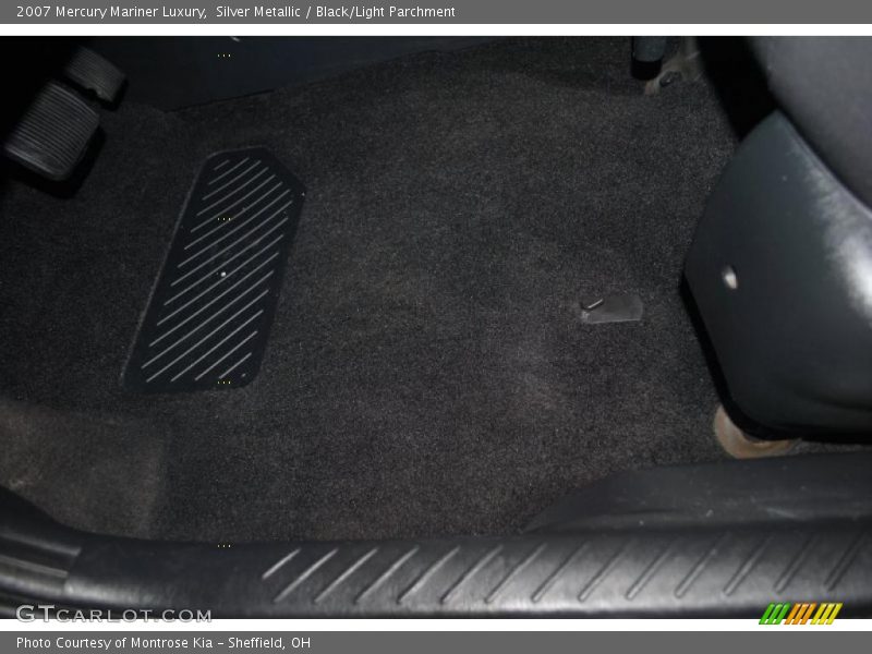 Silver Metallic / Black/Light Parchment 2007 Mercury Mariner Luxury