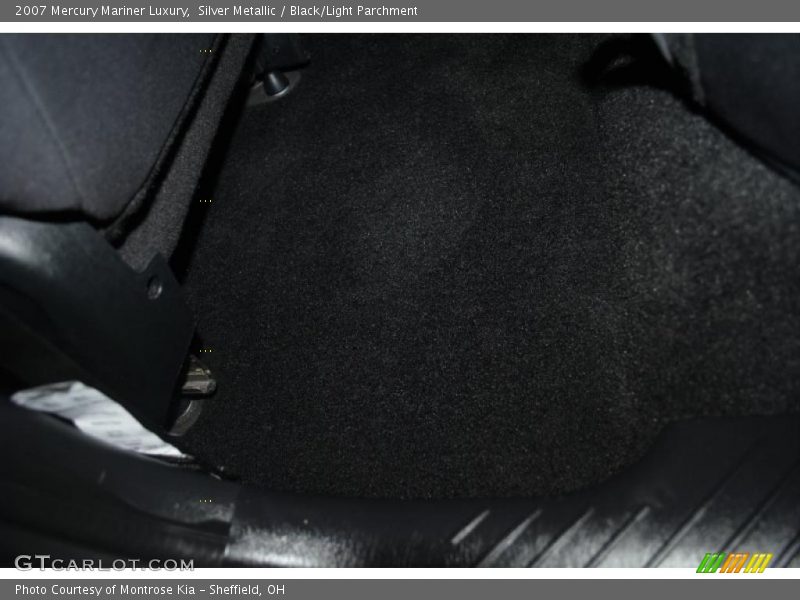 Silver Metallic / Black/Light Parchment 2007 Mercury Mariner Luxury