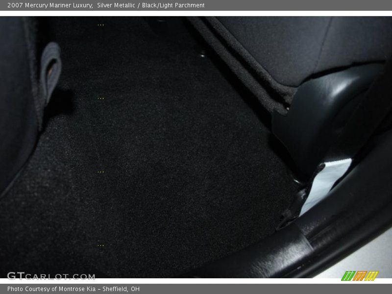 Silver Metallic / Black/Light Parchment 2007 Mercury Mariner Luxury