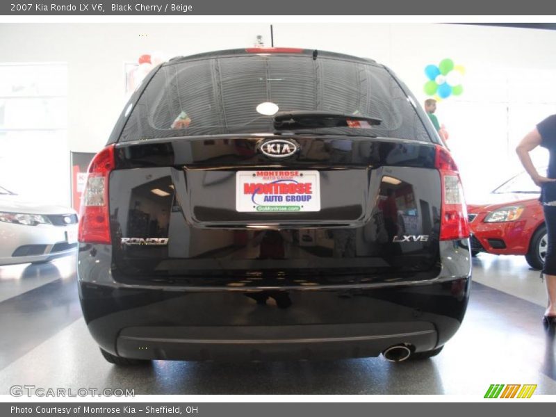 Black Cherry / Beige 2007 Kia Rondo LX V6