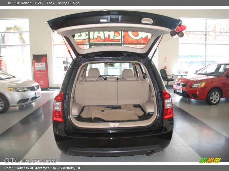 Black Cherry / Beige 2007 Kia Rondo LX V6