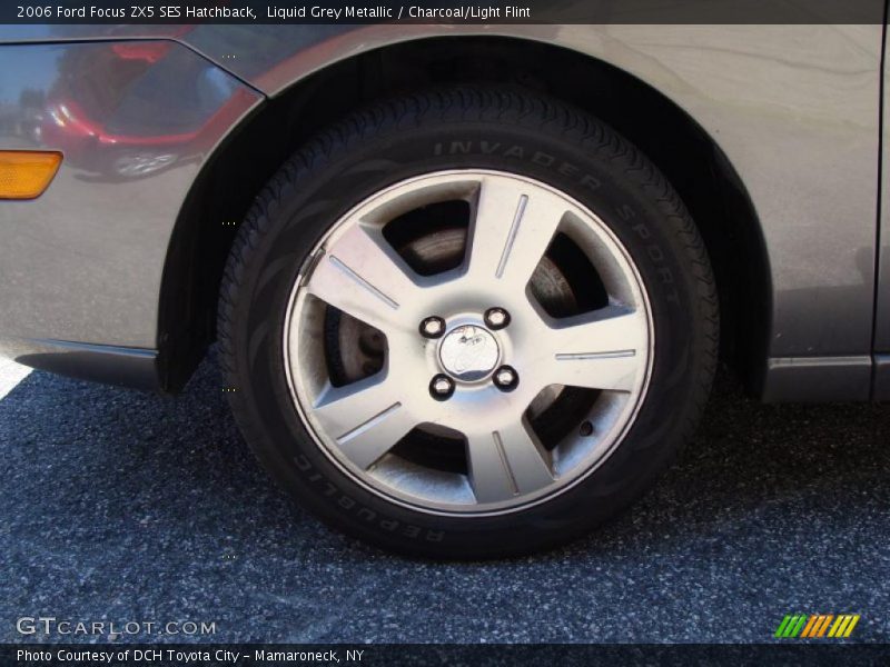 Liquid Grey Metallic / Charcoal/Light Flint 2006 Ford Focus ZX5 SES Hatchback